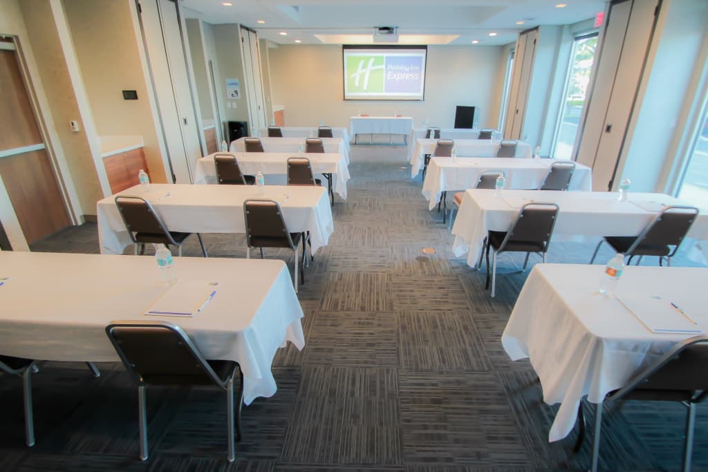 Holiday Inn Express & Suites Miami Airport East by IHG - photo 46
