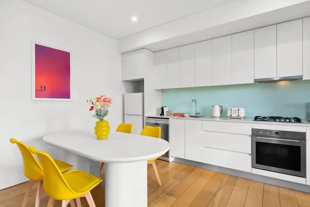 Central Luminous 2 Beds With Balcony Aircon - photo 12