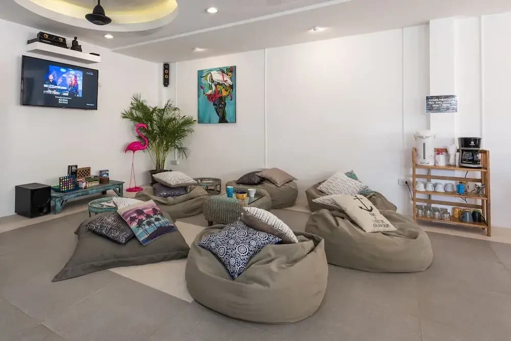 Castaway Guesthouse Hostel and Bar - photo 12