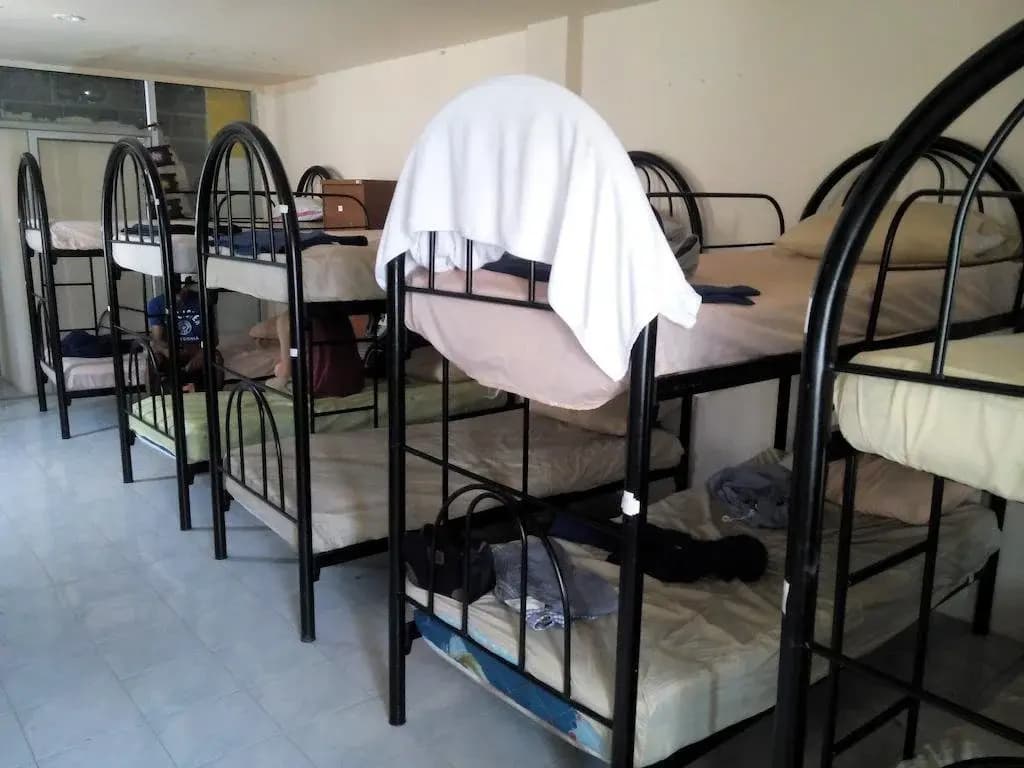 Narri's Hostel Dormitory - photo 9