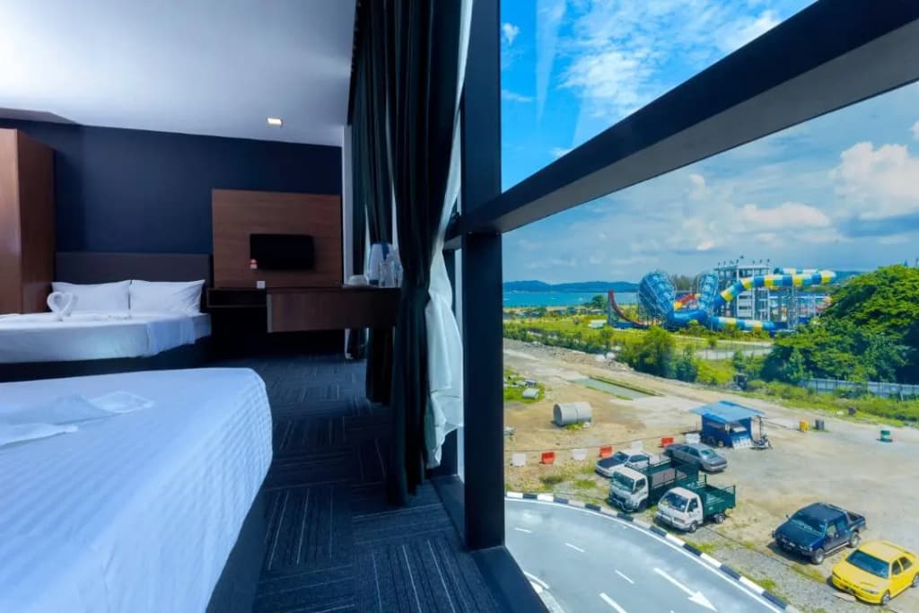 WE Hotel - photo 8