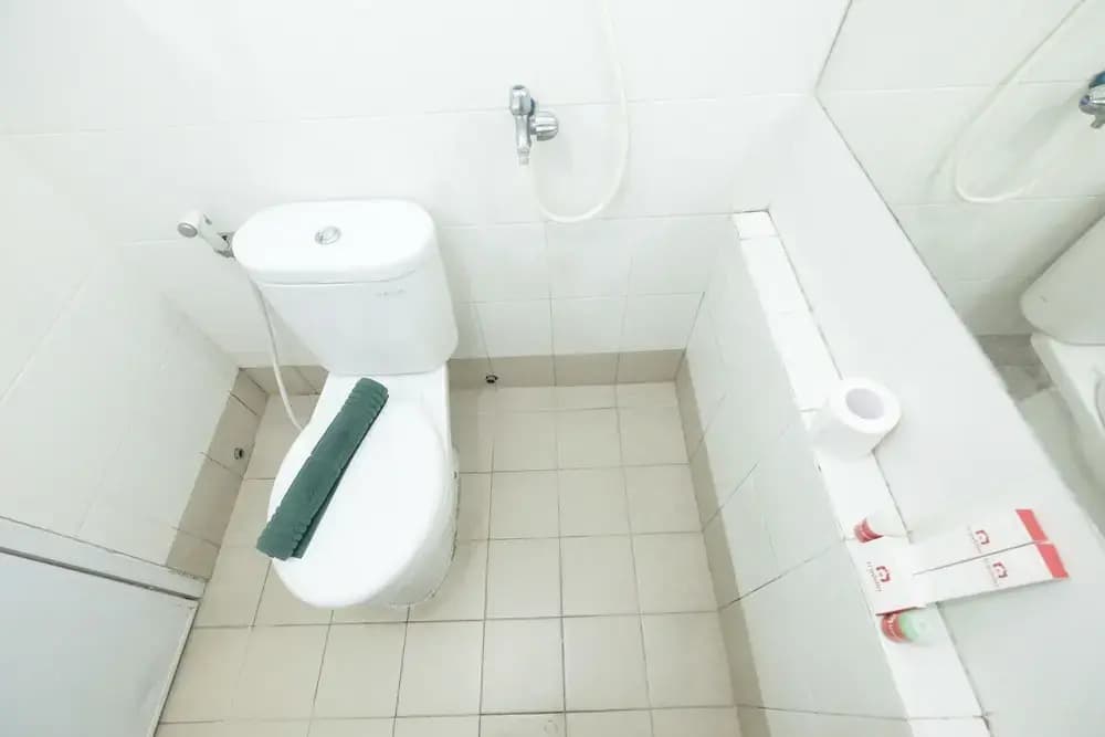 Extravaganza 2BR Bassura City Apartment - photo 8