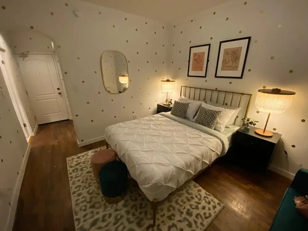 Gorgeous Studio in Beverly Boulevard! Sleeps 4! - photo 2