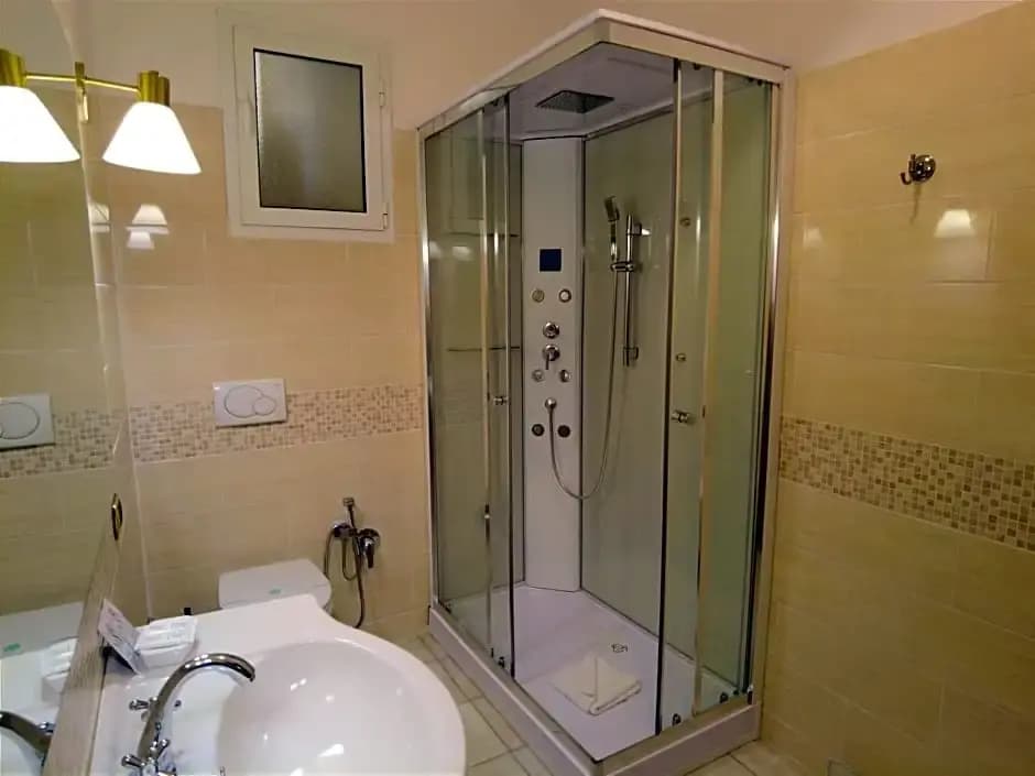 Gardoce's Guest House - photo 7