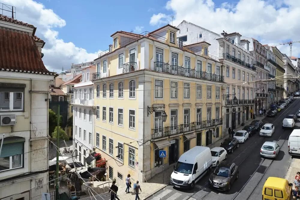 Chiado 4-Bedroom Flat - photo 10