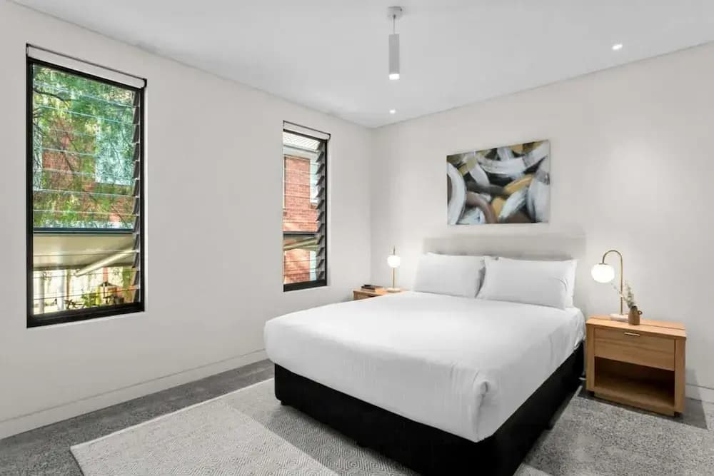Impeccable 3-bed Home Near the Beach - photo 12
