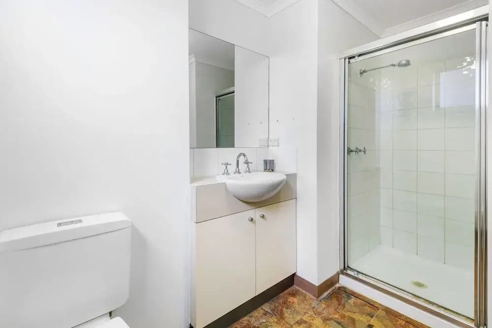 Chic 2-bed Apartment Near Albert Park - photo 8