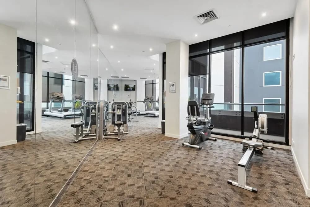 Central Southbank 1-bed Apartment - photo 8