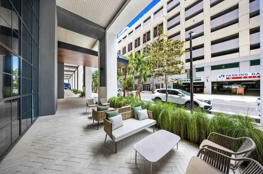 Chic Downtown 1BR with Stunning Views - photo 11