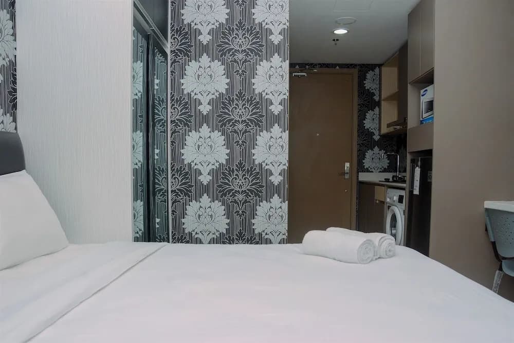 Best Price Studio Apartment at Gold Coast - photo 4