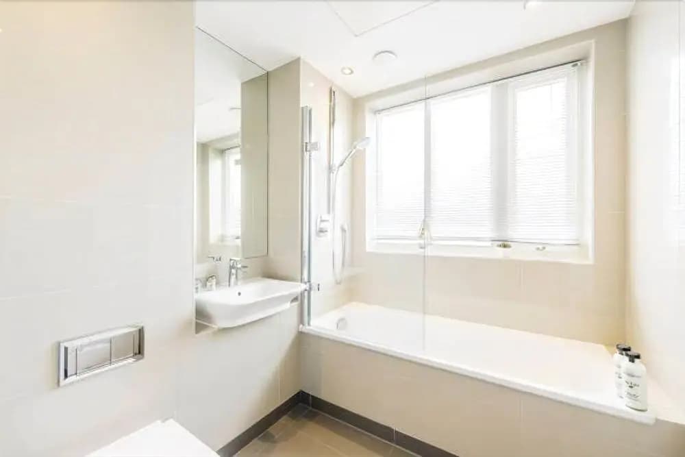 Flying Butler Greenwich Apartment - photo 8