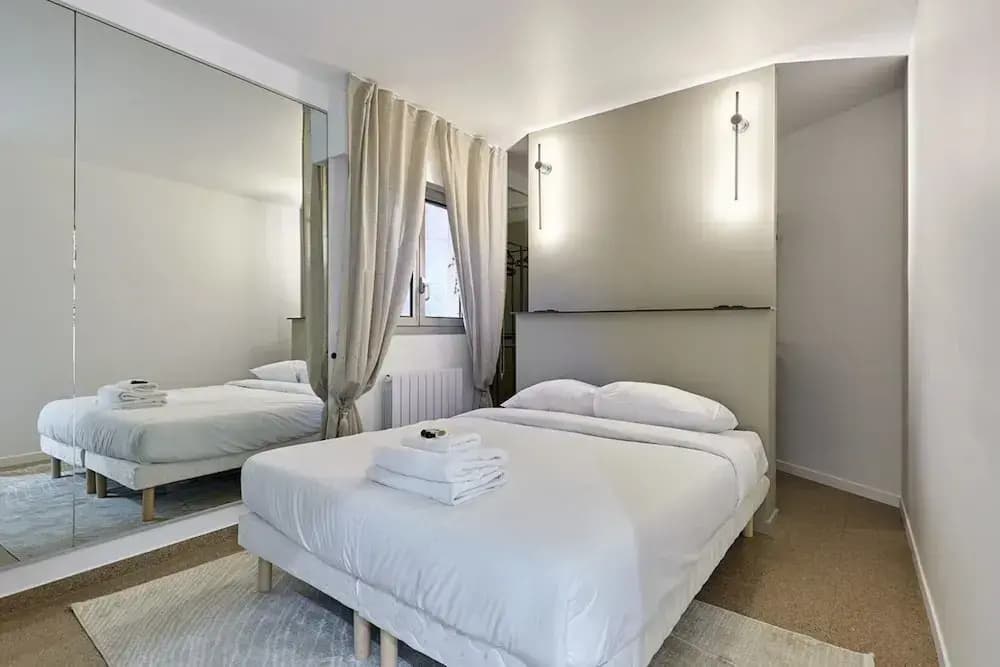 Modern Parisian Apartment Center of Paris - photo 2