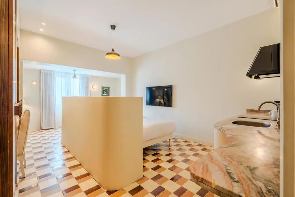 Longchamps Hotel - photo 32
