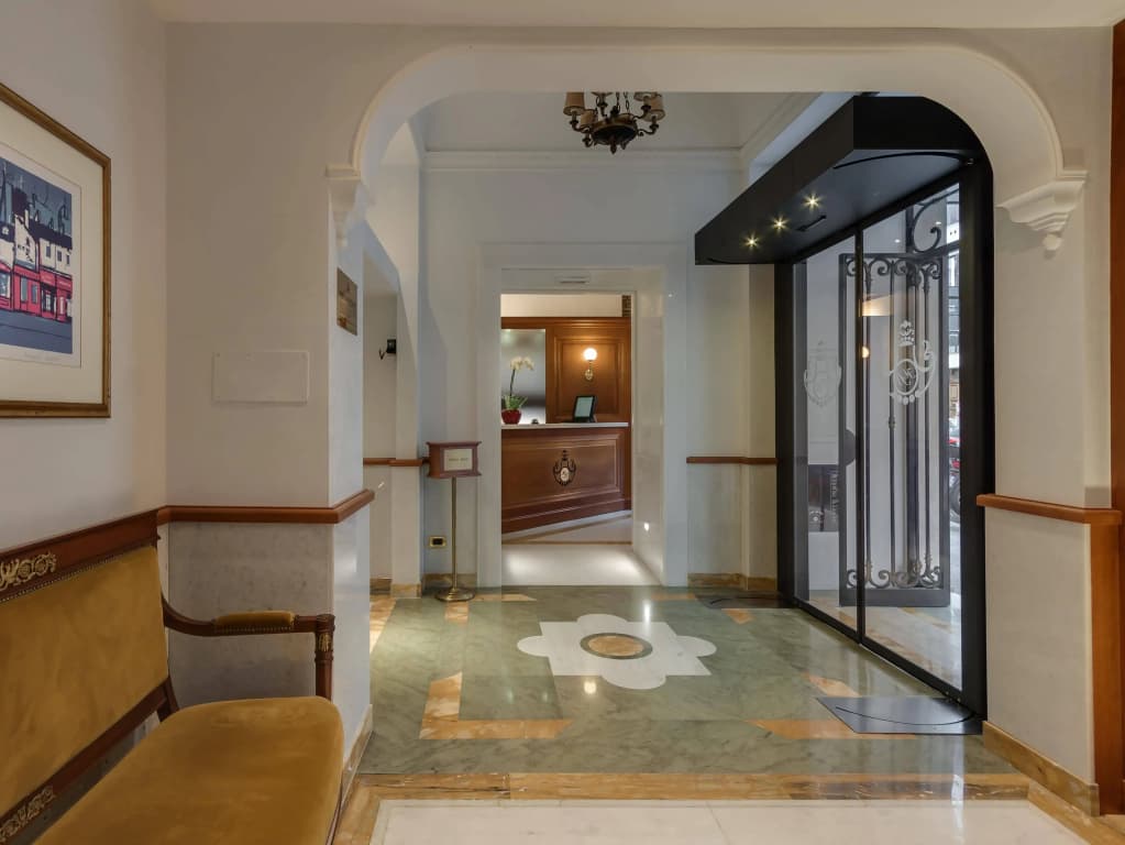 Hotel Borromeo - photo 11