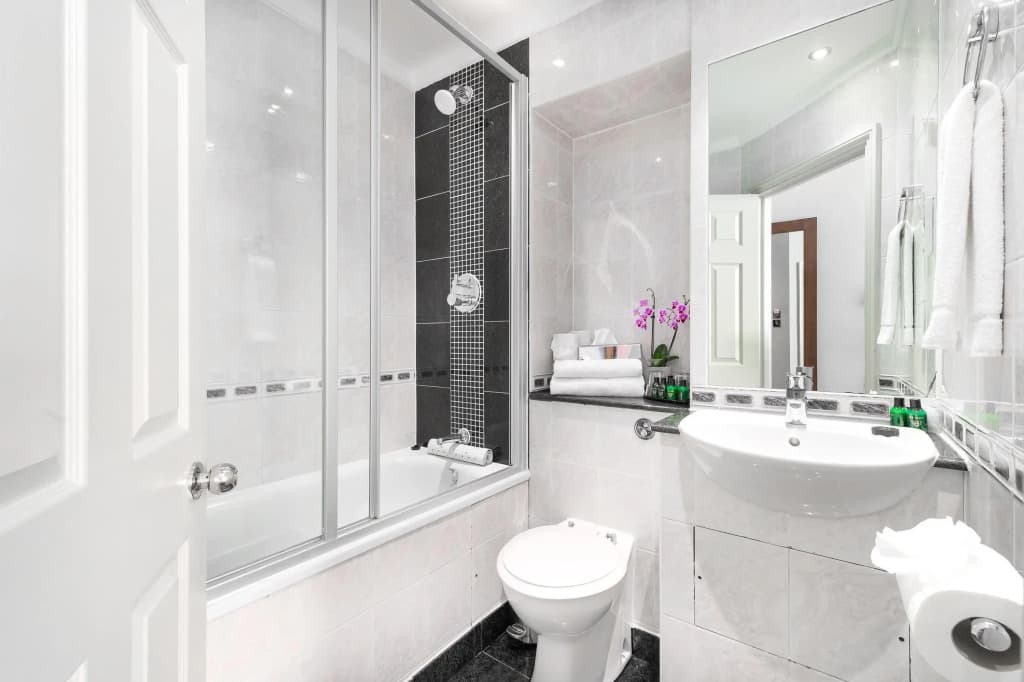 Gem Strathmore Hotel - photo 9