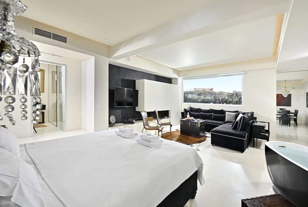 Alto Psyrri Penthouse by K&K - photo 2