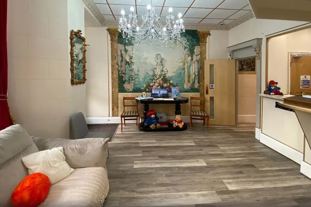 Lancaster Court Hotel - photo 2