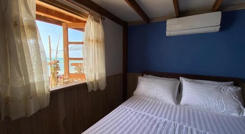 Castaway Beach Bungalows - photo 3