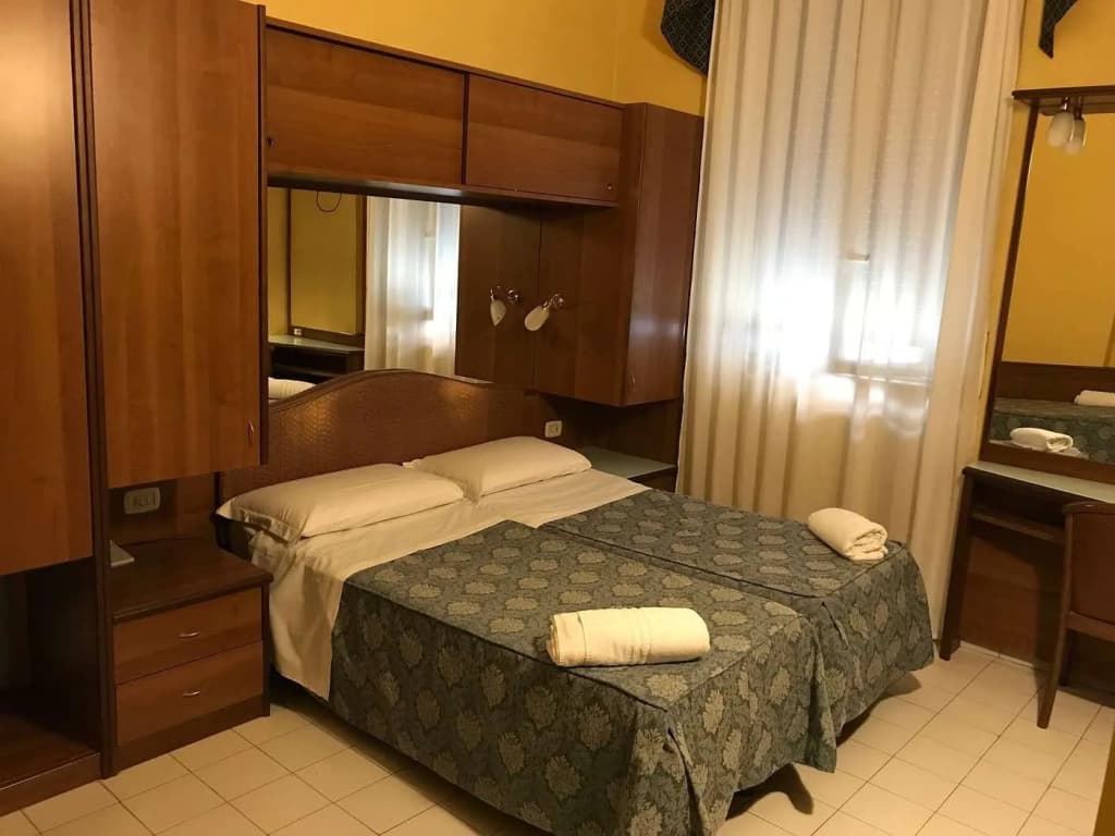 Hotel Vienna - photo 3