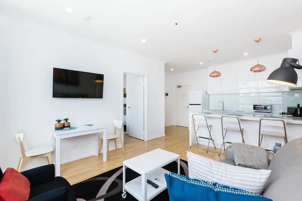 ROLAND, 1BDR Melbourne Apartment - photo 4