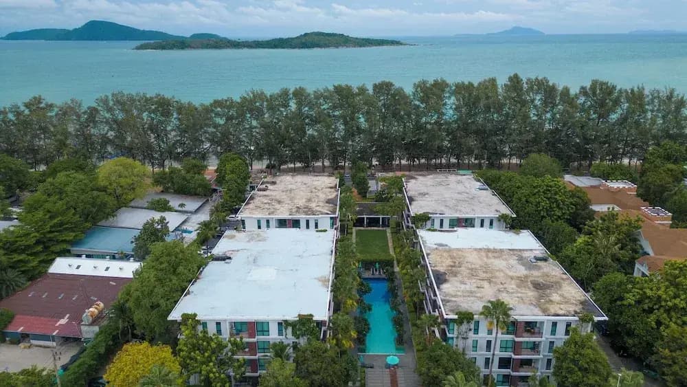 Great Location everything you need  c124 - photo 5