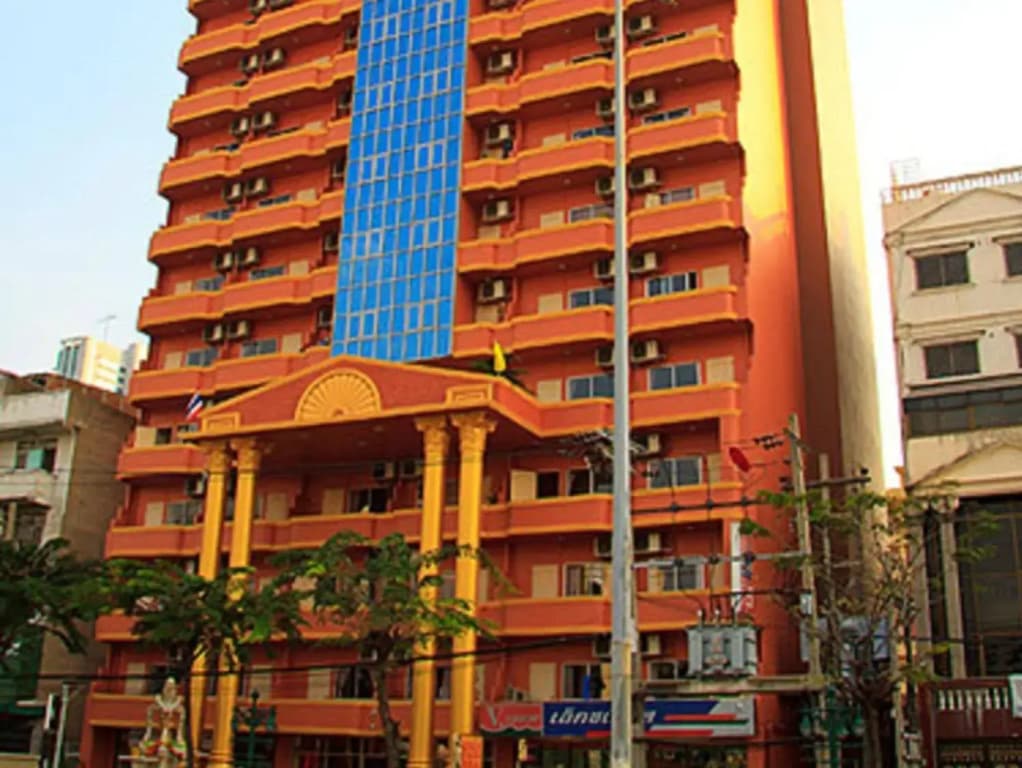 King Royal II Hotel - photo 1