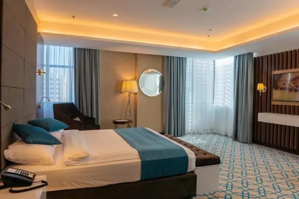 Royal Crown Hotel - photo 3