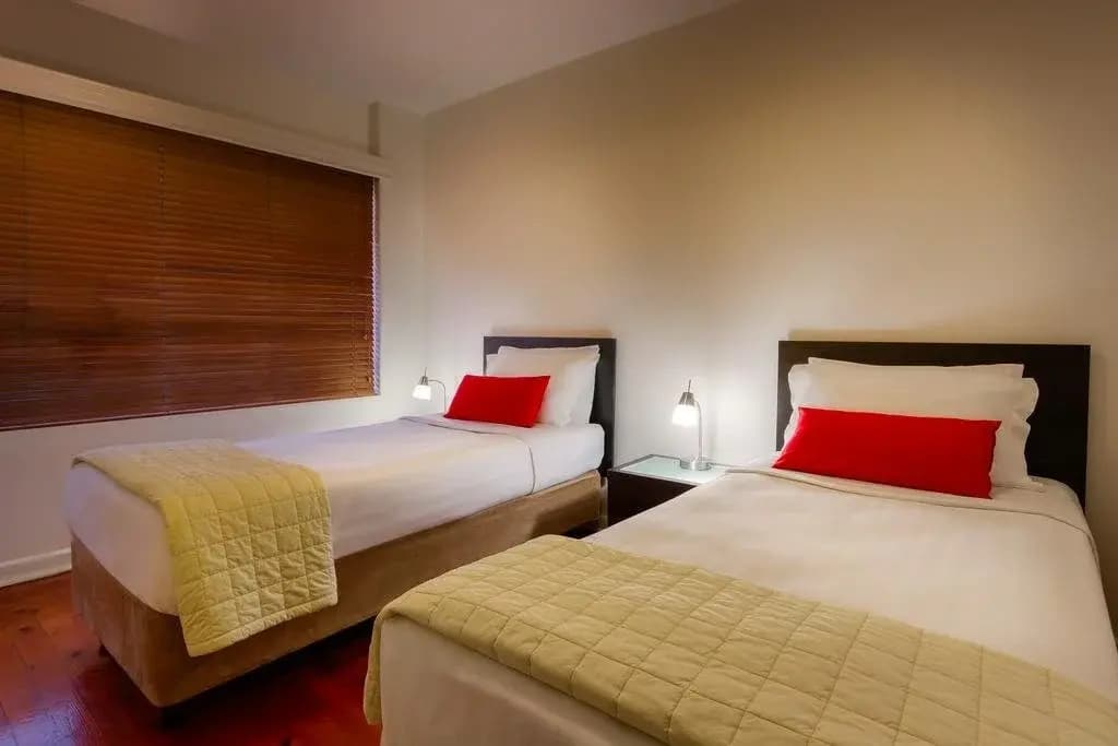 Crest on Barkly Serviced Apartments - photo 3