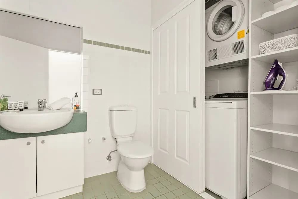 Spacious 2-bed Townhouse With a Lush Courtyard - photo 12