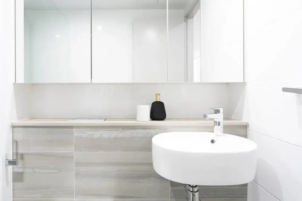 Chic CBD Pad + Pool + Gym + Sauna + Parking - photo 8