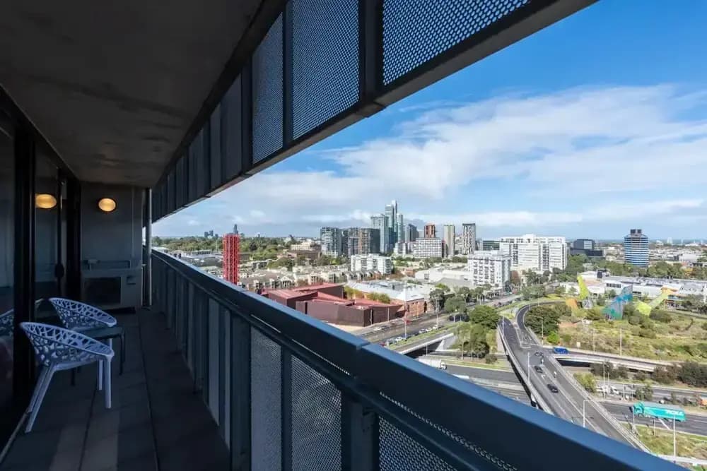 Stylish 2-bed Apt in Southbank With Parking - photo 11