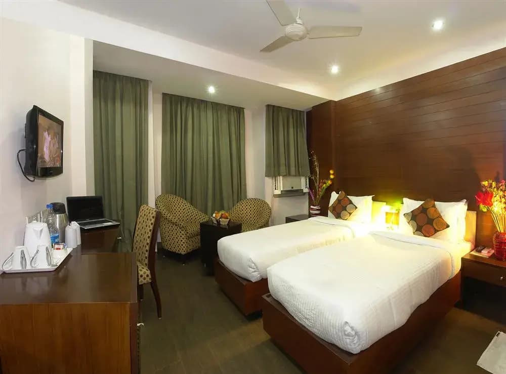 Hotel Crest Inn - photo 5