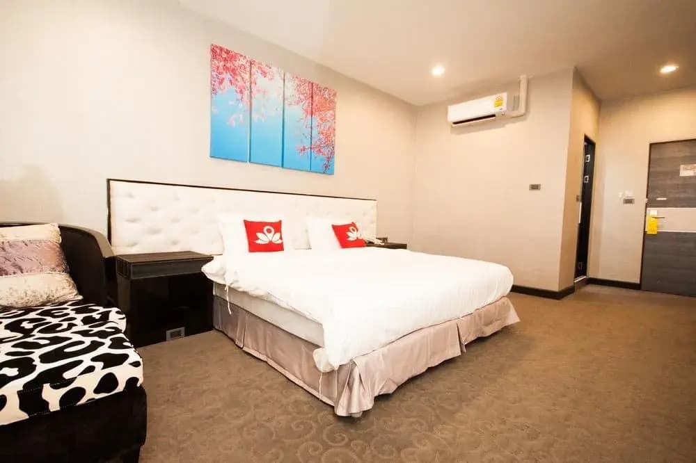 ZEN Premium Sukhumvit 33 - photo 2