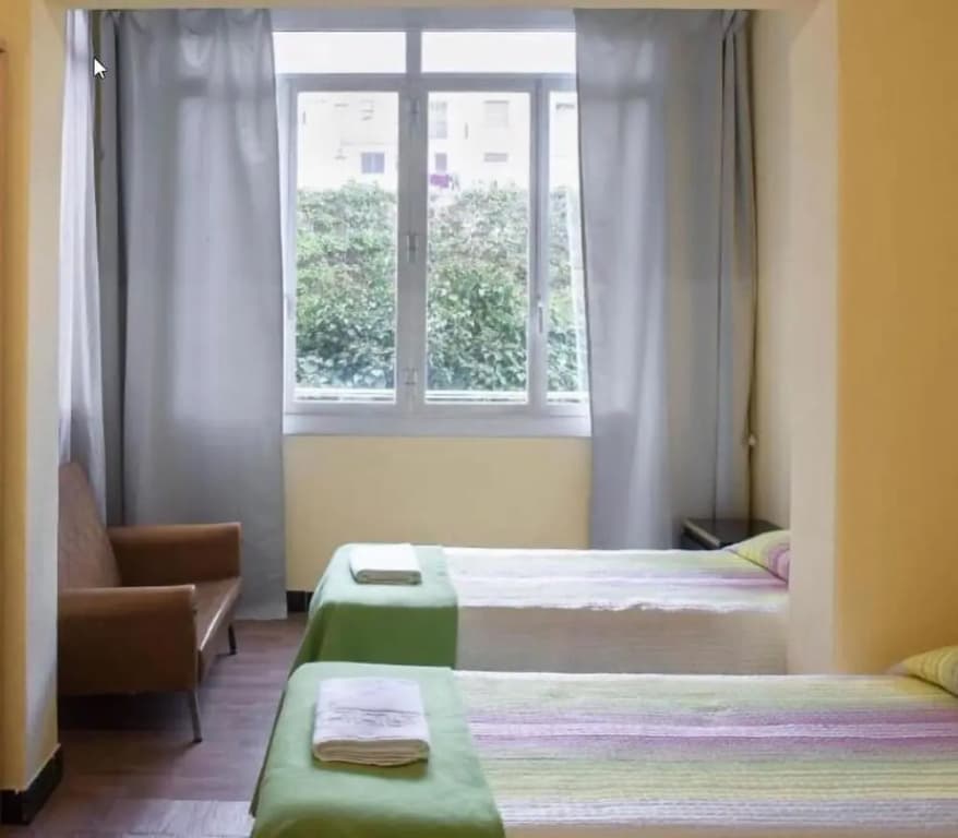 Hostel Turistic Castell - photo 6