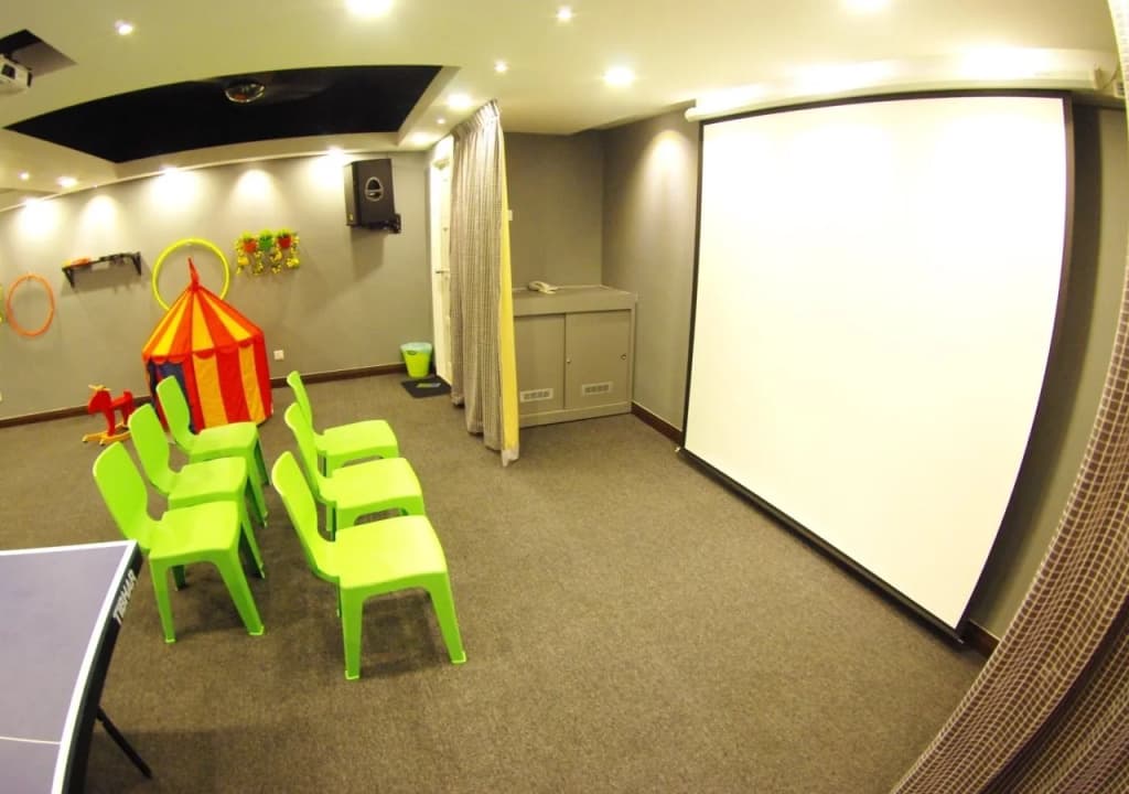 Lemon8 Hotel Apartment - photo 16