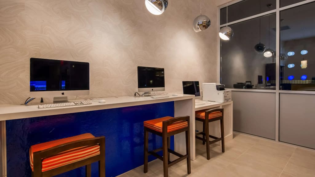 GLō Best Western Brooklyn NYC - photo 3