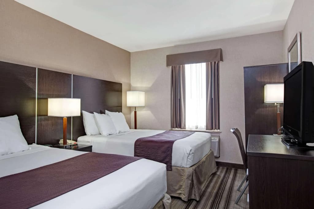 Days Inn by Wyndham Jamaica / JFK Airport - photo 3