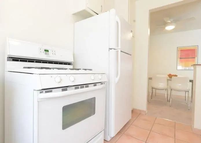 Beverly Center One Bedroom Apartment - photo 9