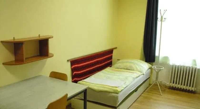 Mogyorodi Hostel - photo 5