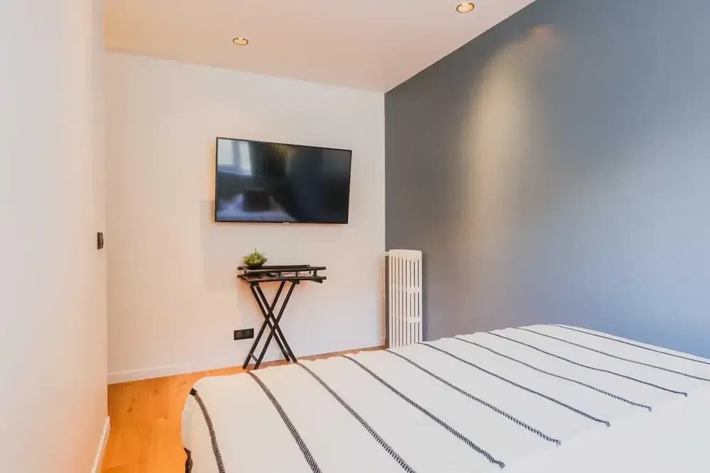 Elegant Apartment - 2br/6p - Canal St Martin - photo 4