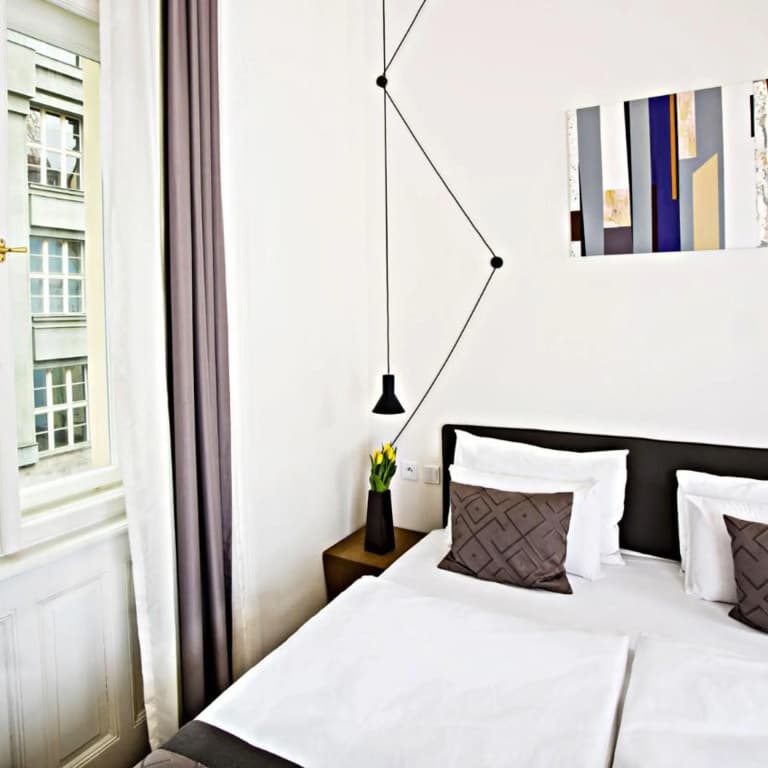 Golden Crown Hotel - photo 28