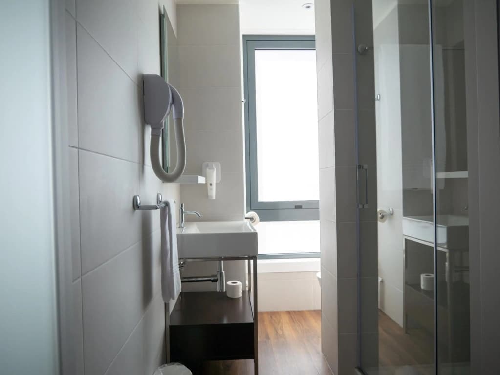 easyHotel Lisbon - photo 16