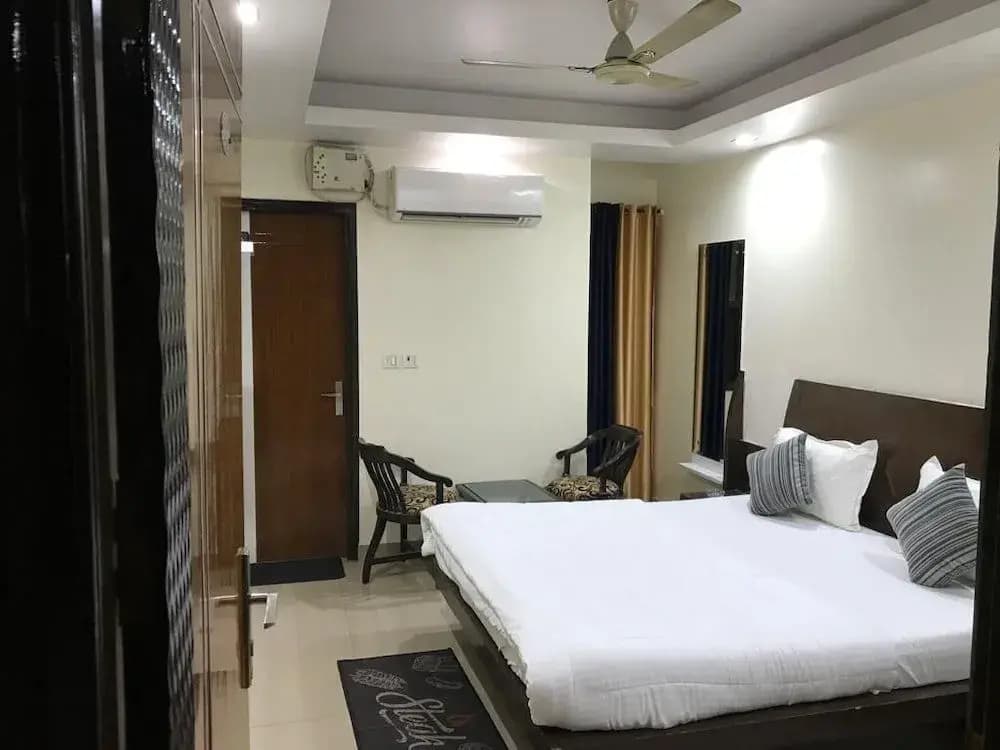 Hotel Udhav Palace - photo 7