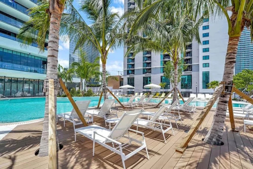 Luxury 2br-2bth Balcony Pool - photo 25