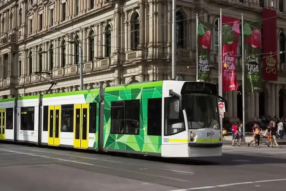 A 3BR Apt Next to Melbourne Central, Free Parking - photo 1