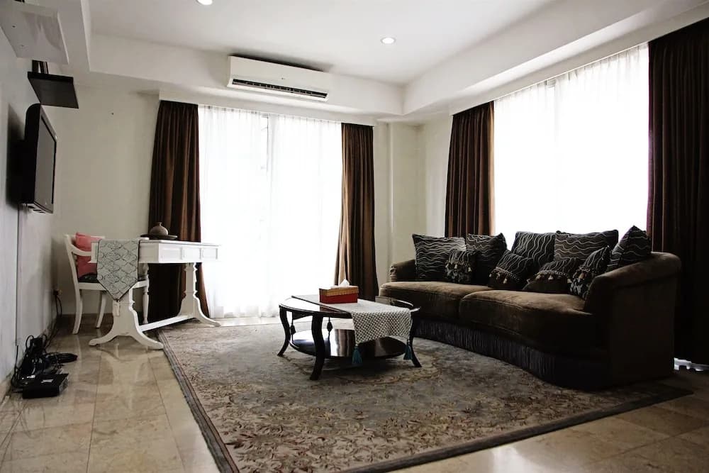 Classic Brawijaya Apartment with Pool View - photo 2