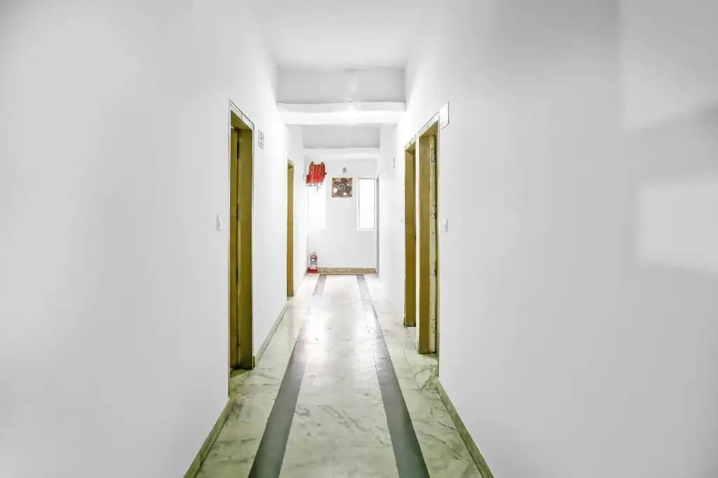 Hotel Crown Continental - photo 7