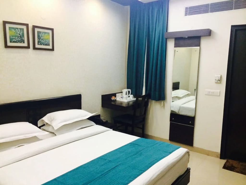 Rockland Hotel Panchsheel Enclave - photo 4