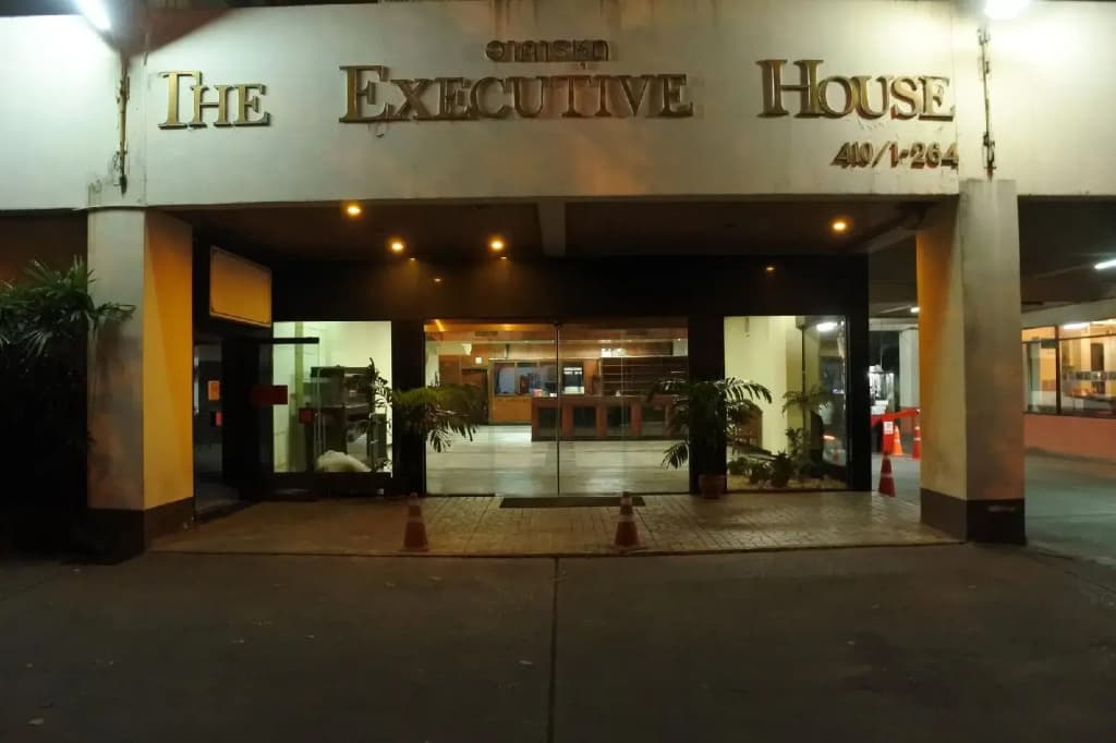 Suriwongse Tower Inn - photo 13