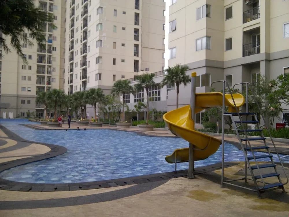 Great Location 2BR Maple Park Apartment - photo 14